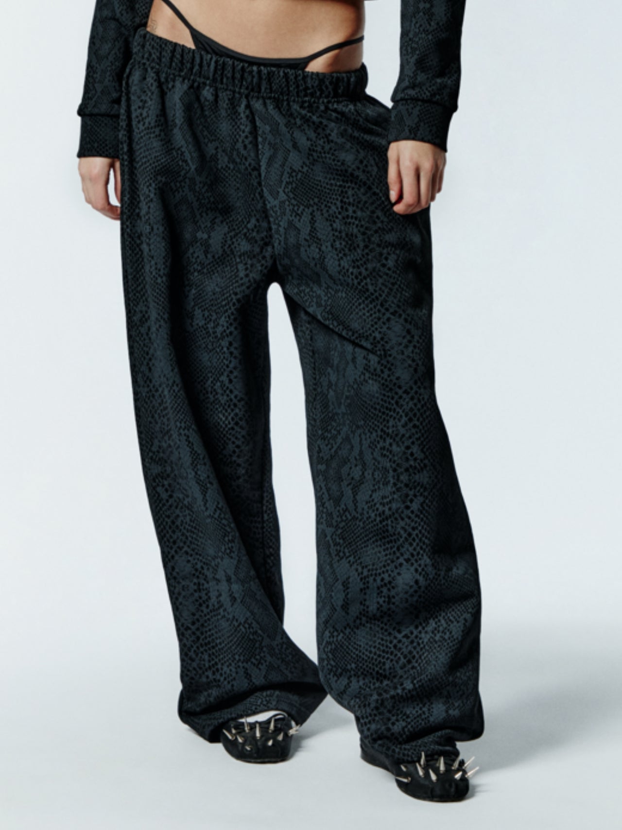 Phyton Sweatpants black