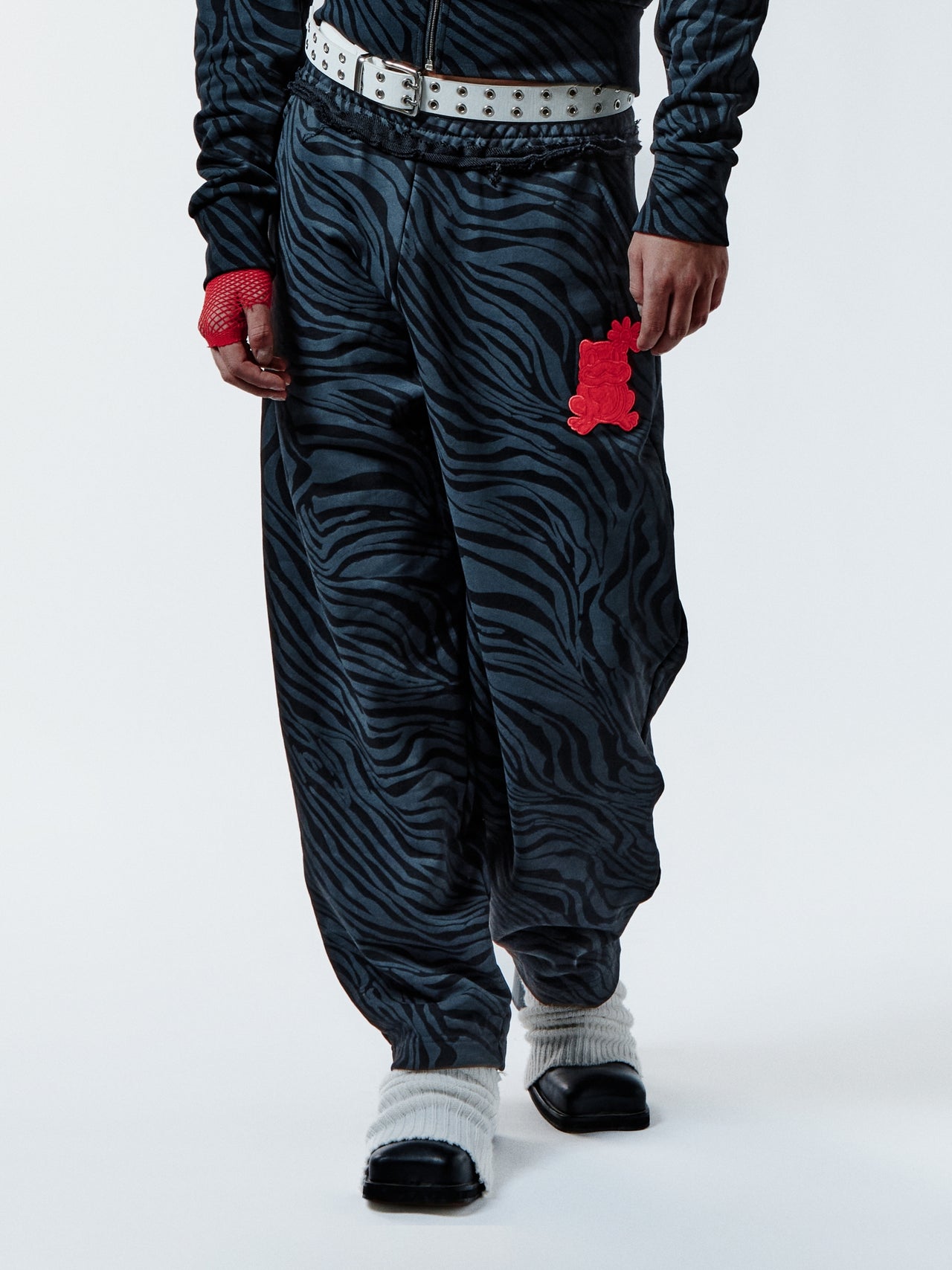 ZEBRA BITE SWEATPANTS - BLACK
