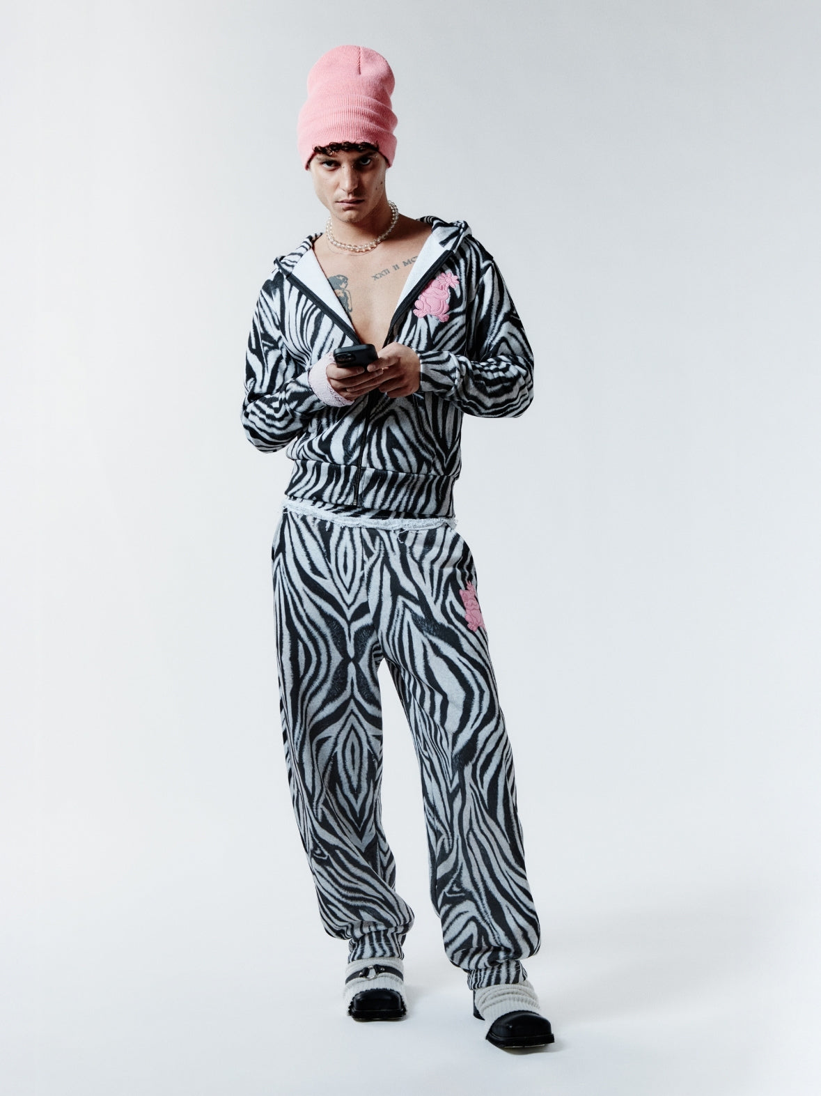 ZEBRA BITE SWEATPANTS - WHITE