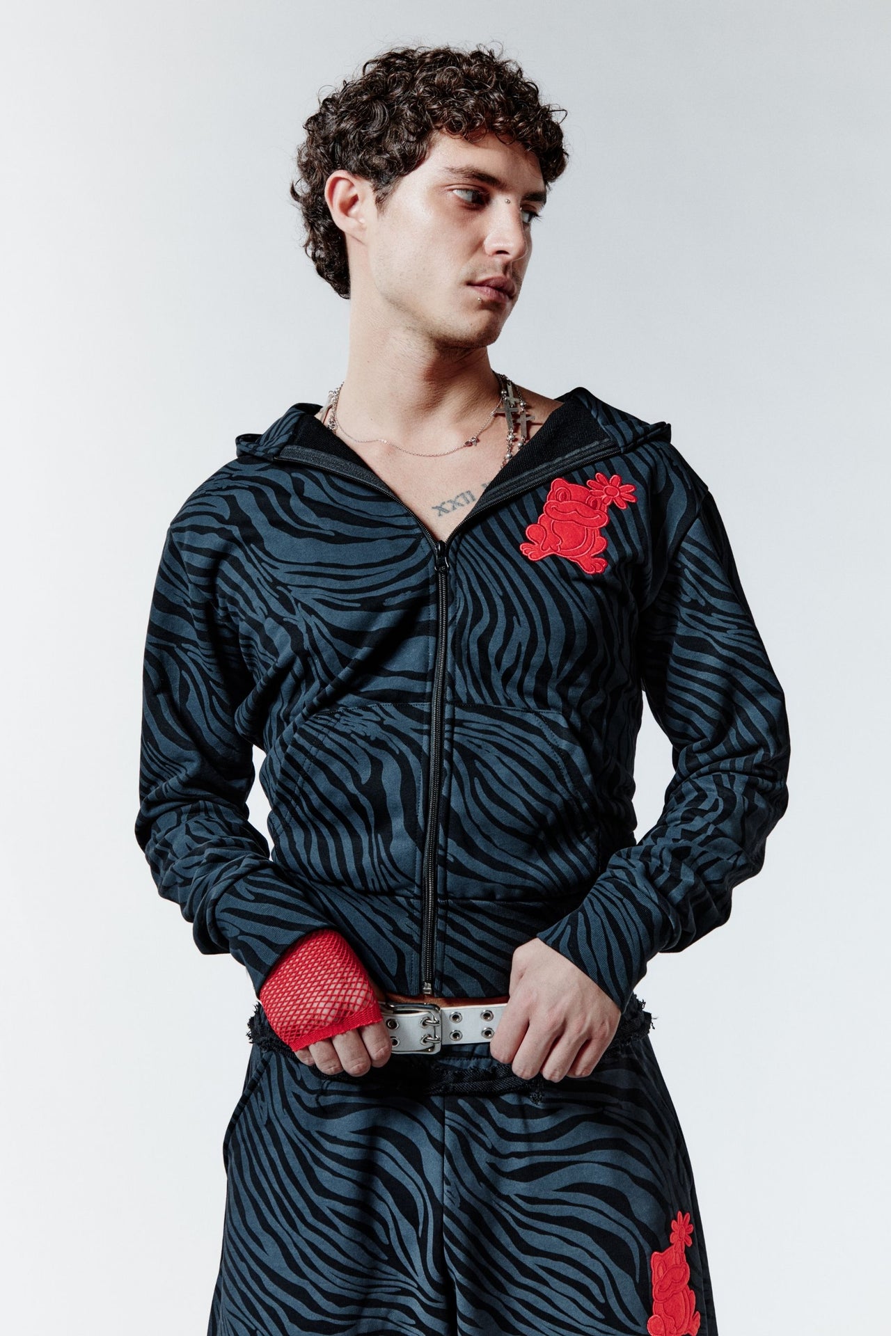 ZEBRA BITE HOODIE - BLACK