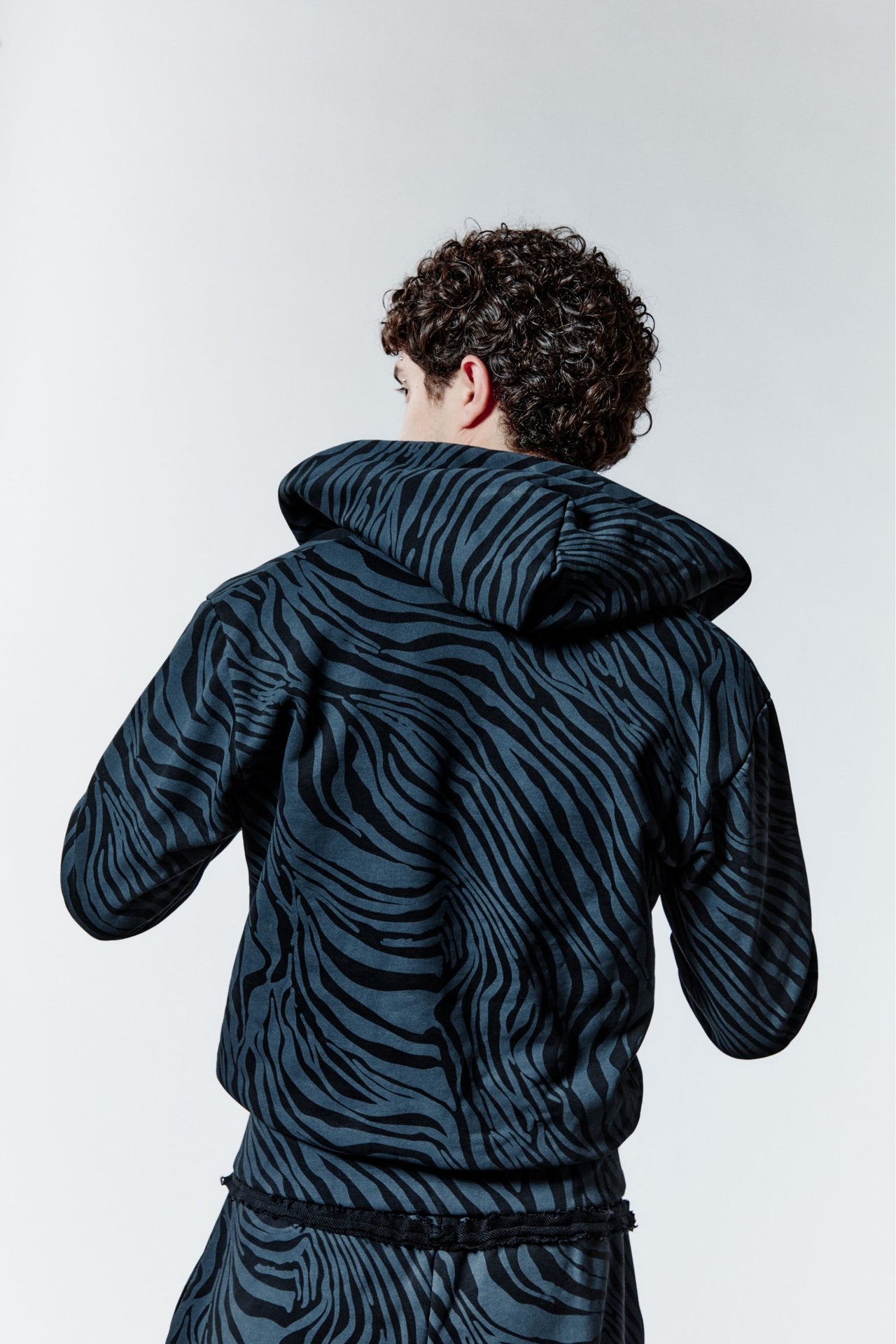 ZEBRA BITE HOODIE - BLACK